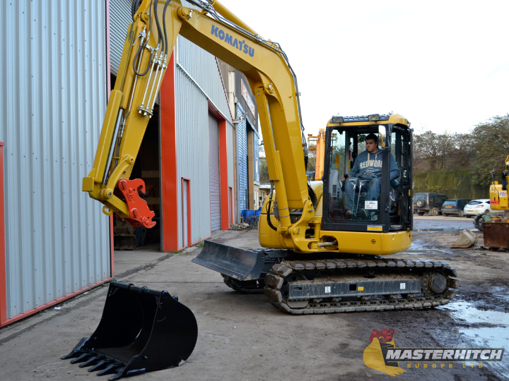 quick hitch on digger