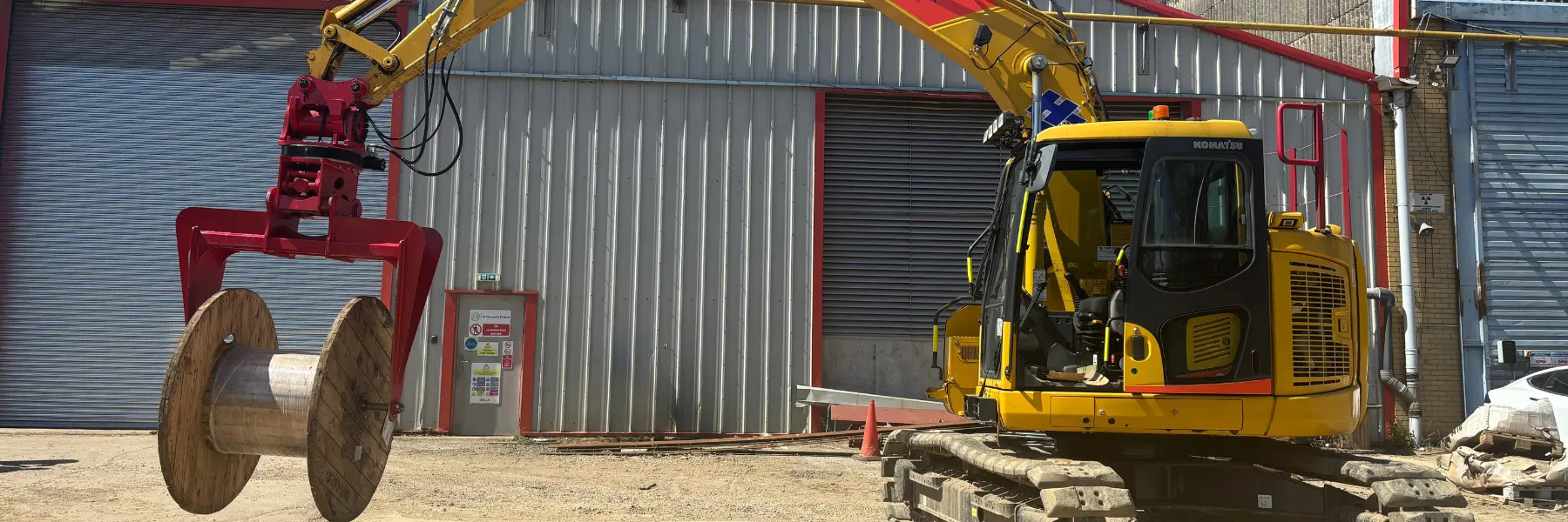 Learn how excavator cable drum handlers improve safety and efficiency on site. Discover their key uses, benefits, and why Masterhitch