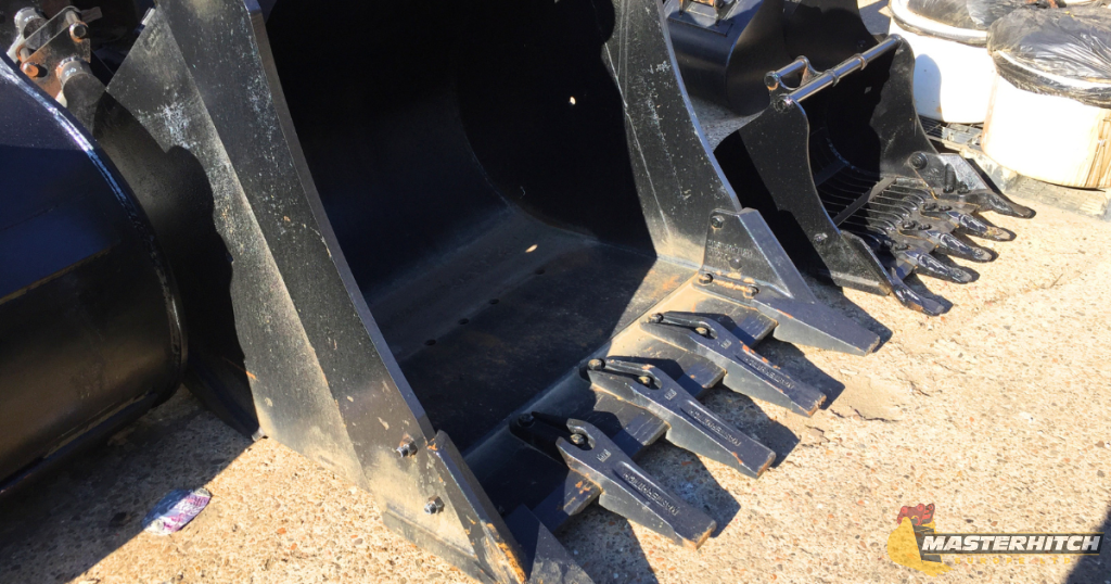 Why Standard Pin Buckets Remain a Go-To Choice on Site
