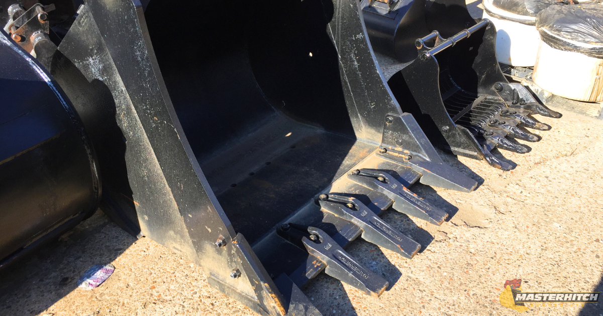 Why Standard Pin Buckets Remain a Go-To Choice on Site